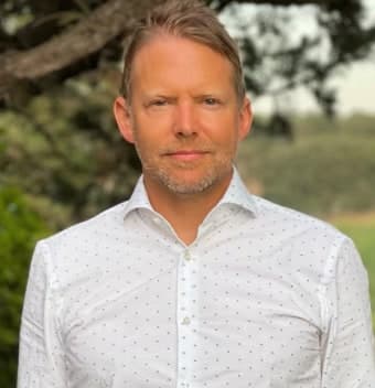 Dr. Alex Nicki Dr. Alex Nicki